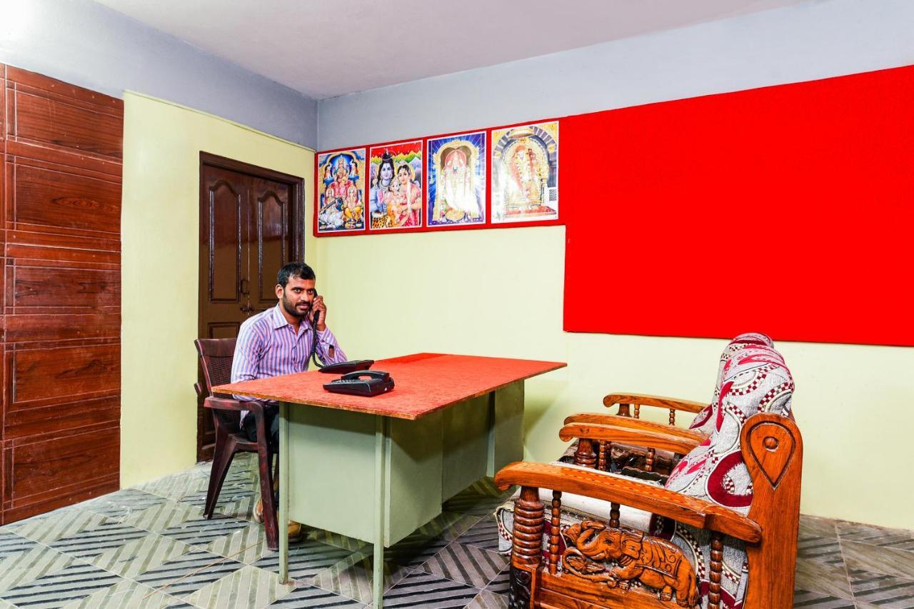 Hôtel Oyo 26234 Annapurna Nilayam à Vijayawāda Extérieur photo