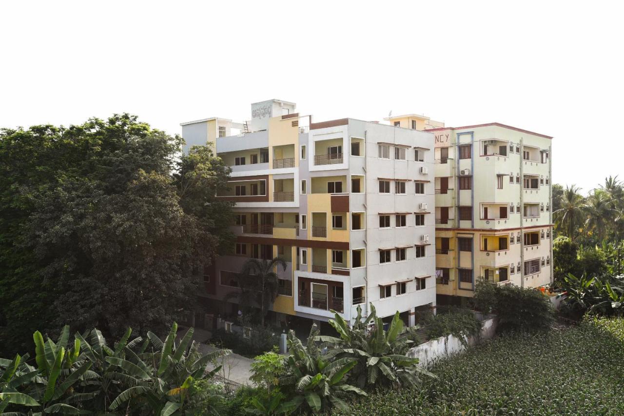 Hôtel Oyo 26234 Annapurna Nilayam à Vijayawāda Extérieur photo