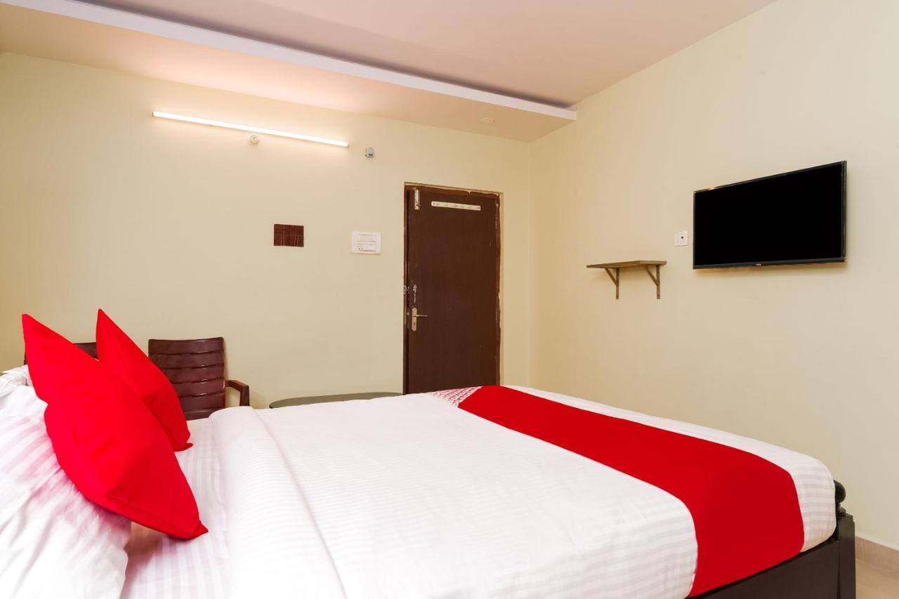 Hôtel Oyo 26234 Annapurna Nilayam à Vijayawāda Extérieur photo