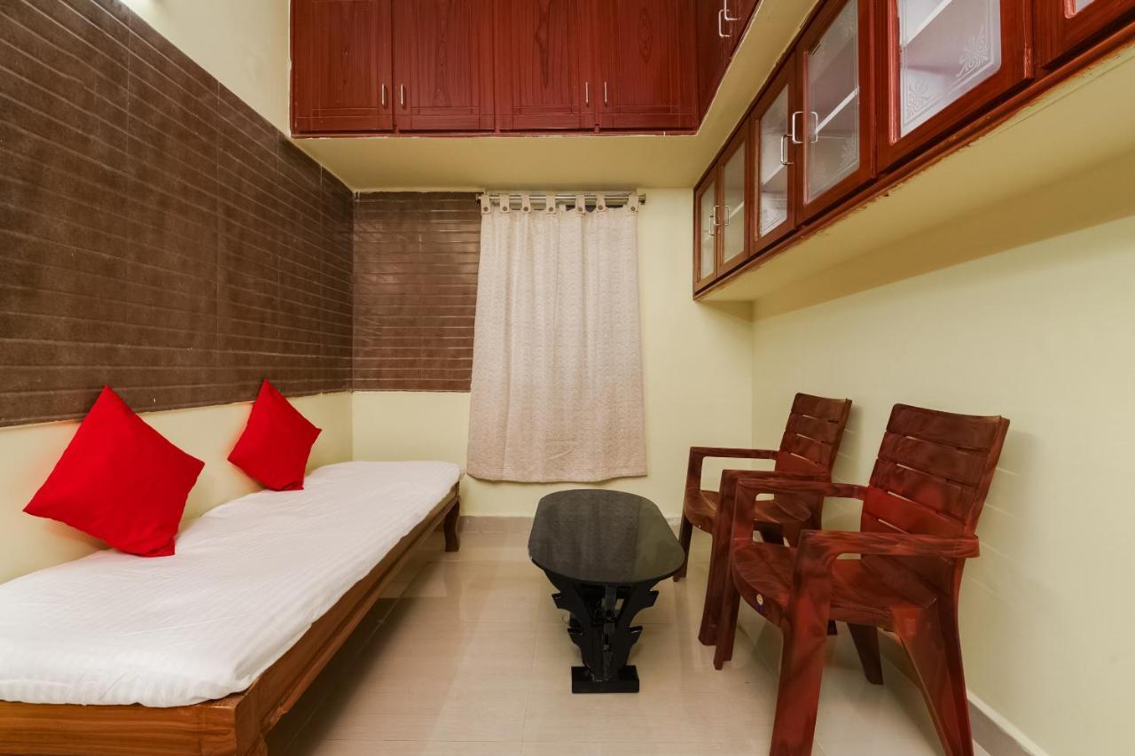 Hôtel Oyo 26234 Annapurna Nilayam à Vijayawāda Extérieur photo