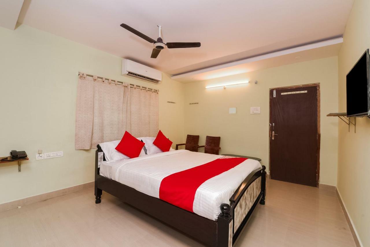 Hôtel Oyo 26234 Annapurna Nilayam à Vijayawāda Extérieur photo